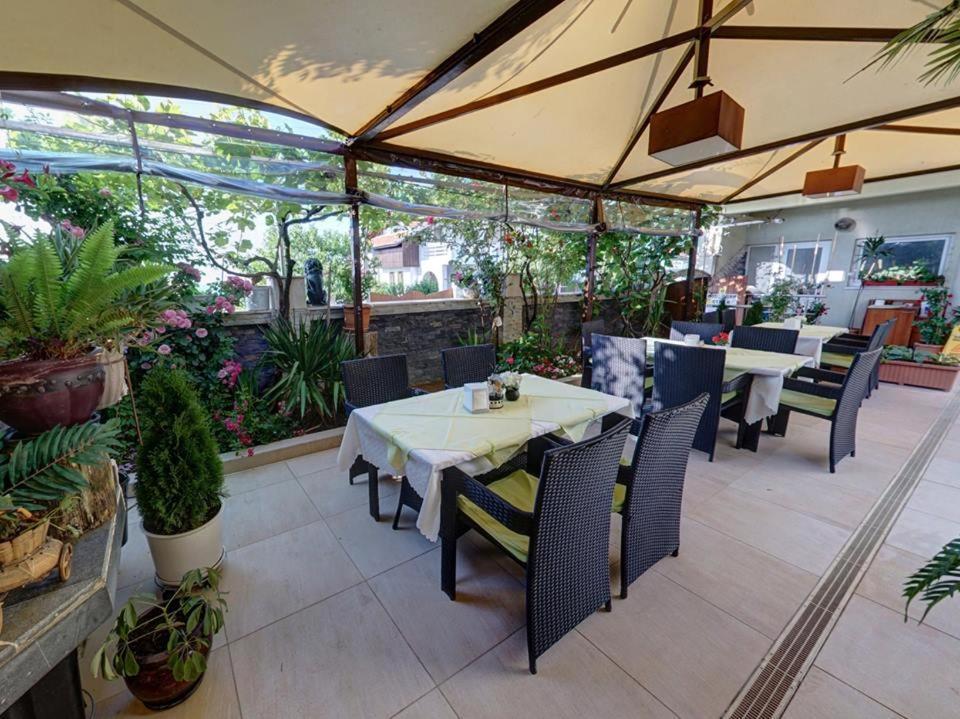 Family Hotel Gogov Sinemoretz Extérieur photo